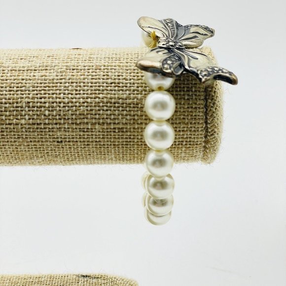 Faux Pearl Stretch Bracelet Silver Tone Bow Accent Classic Career Cosplay LARP - Picture 4 of 6